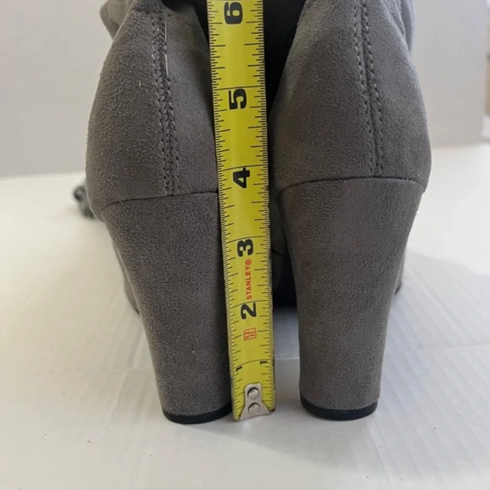Wild Diva Womens Knee‎ High Boots 7.5 Gray Faux Suede Stretch Block Heel Chic